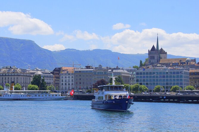 Audioguided sightseeing cruise of Geneva - Seating, comfort, and weather