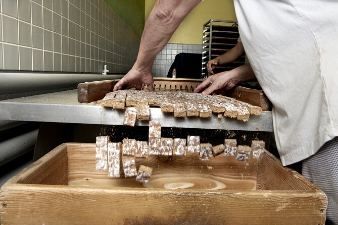 Basel: Self Guided FoodTour - Jakob’s Basler Leckerly offers the most traditional finish