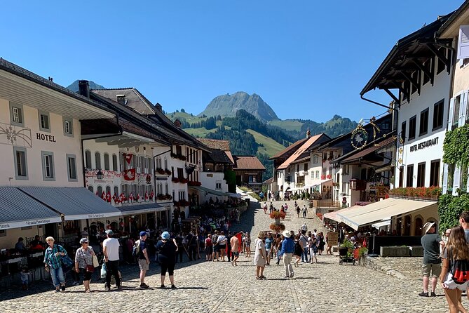 Bern Private Tour - Gruyères , Cheese, and Lavaux's UNESCO Wine - Exploring Château de Gruyères and the village