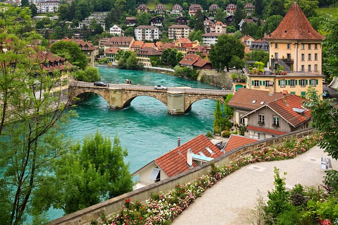 Bern Scavenger Hunt and Highlights Self Guided Audio Tour - Starting at Heiliggeistkirche and the Parliament Building