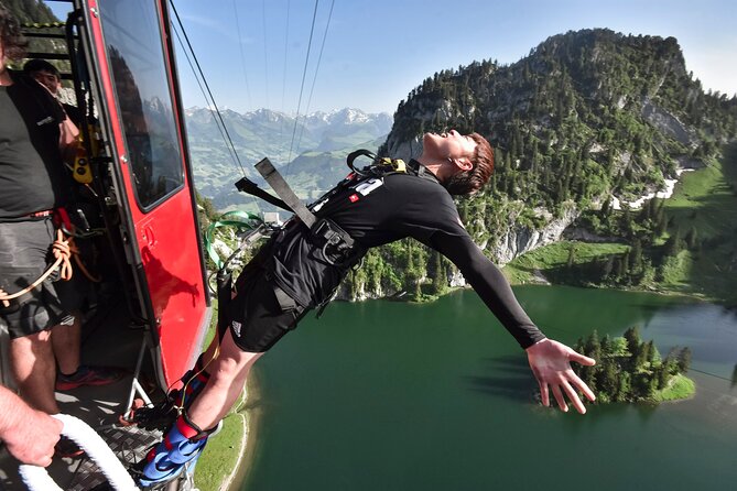 Bungy Jump Stockhorn with OUTDOOR - The leap from the cable car toward a mountain lake