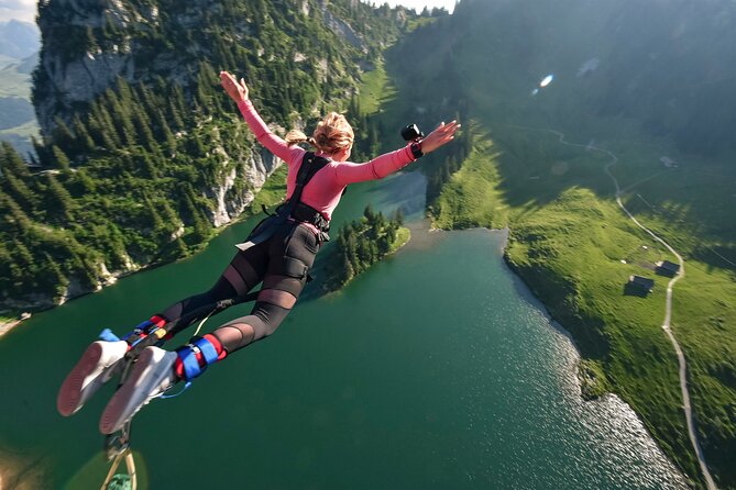 Bungy Jump Stockhorn with OUTDOOR - Riding the gondola to Chrindi middle station
