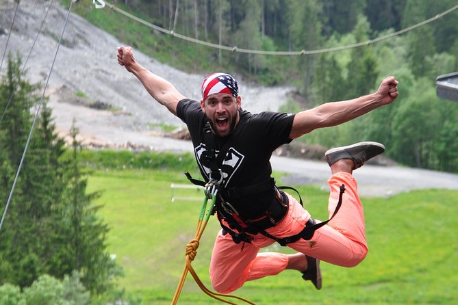 Canyon Swing with OUTDOOR - The 90-meter free fall and swinging motion