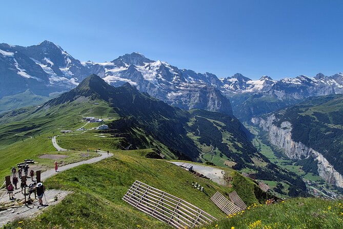 Cheese and chocolate on mountain summit - Who will enjoy this Männlichen tasting most?