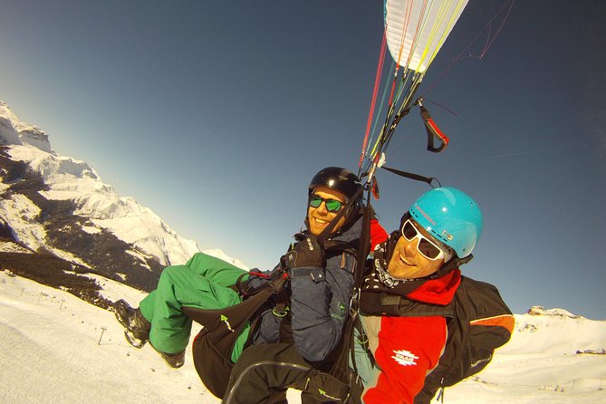 Davos Absolutely Free Flying Paragliding Tandem Flight 1'000 Meters High - The flight from Jakobshorn to Davos