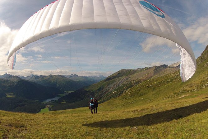 Davos Absolutely Free Flying Paragliding Tandem Flight 1'000 Meters High - Choosing between a gentle glide and more action