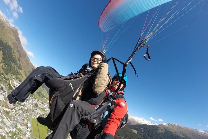 Davos Absolutely Free Flying Paragliding Tandem Flight 1'000 Meters High - Who will enjoy this Davos flight most