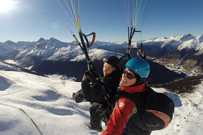 Davos Paragliding Private Tandem Pilot Half Day - The cable car and 10 to 20-minute walk