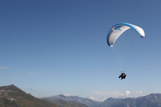 Davos Paragliding Private Tandem Pilot Half Day - Meeting at Davos Platz