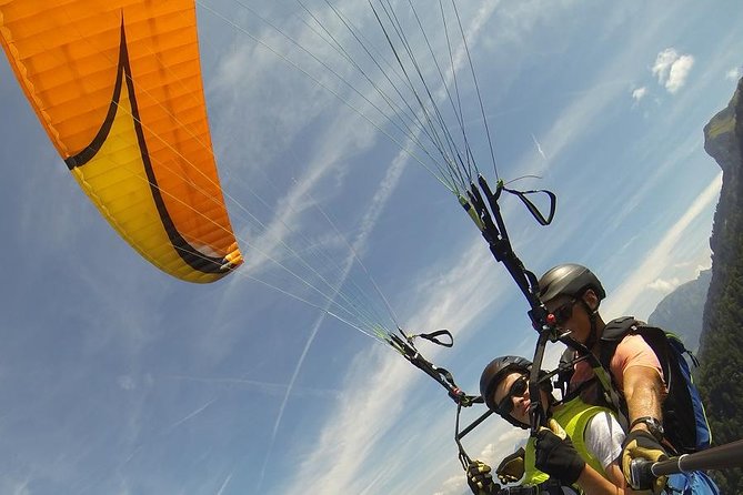 Discovery Flight Lucerne-Engelberg - Preparing for a Tandem Paraglide