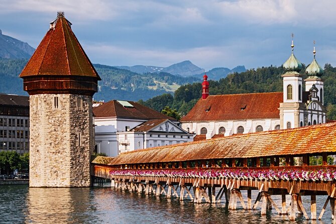 Exclusive Panoramic Train Journey though the Heart of Swiss - Lucerne in 45 minutes: the essentials only