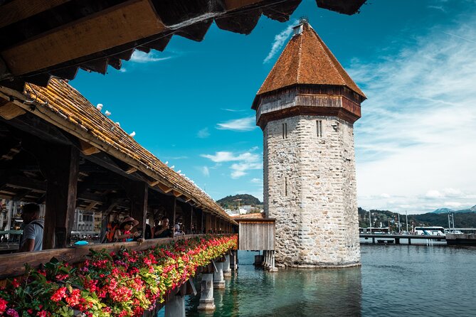 Explore Lucerne in 60 minutes with a Local - Starting at the Torbogen by the lake