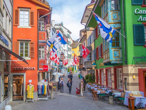 Explore Zurich in 60 minutes with a Local - How much history will you actually get?