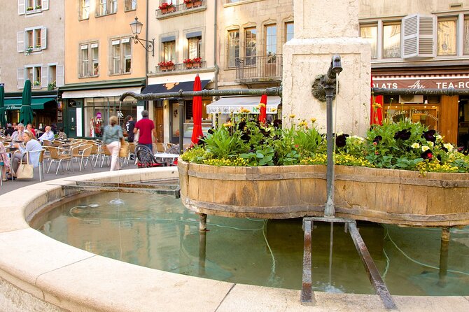 Geneva: Sightseeing of top Places Tour Electric TukTuk 1H15 tour - Broken Chair needs to be requested clearly