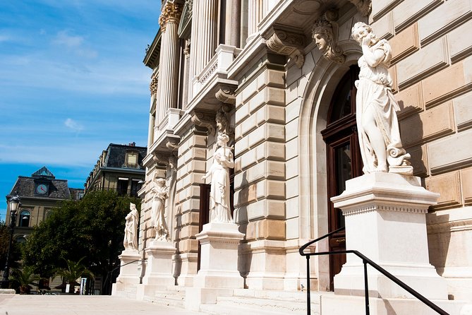 Geneva Walking Tour for your private group with an official guide - Finishing at Place de Neuve and the Opera House