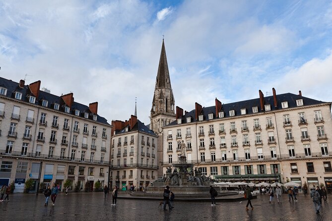 Highlights of Geneva: Dark History Quest Experience - Fontaine de l’Escalade and Place de Neuve