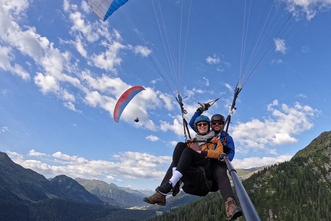 KLOSTERS: Paragliding For 2 - Couples (Video &Photos Incl.) - Preparing for takeoff with your pilot
