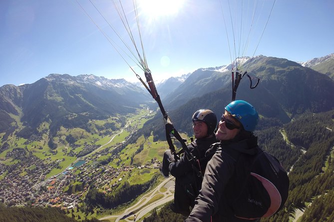 Klosters Tandem Paragliding Flight from Gotschna - What the 1,000-meter glide feels like