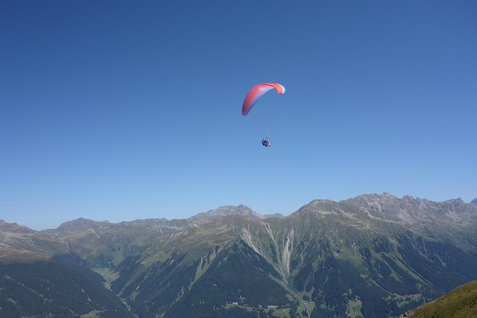 Klosters Tandem Paragliding Flight from Gotschna - What the strong praise tells you about the operation