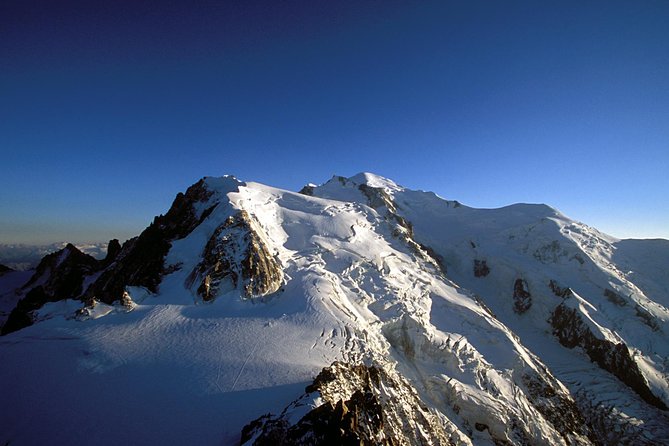 (KTG114) - Chamonix Skiing day from Geneva - Collecting Equipment at Sport 2000