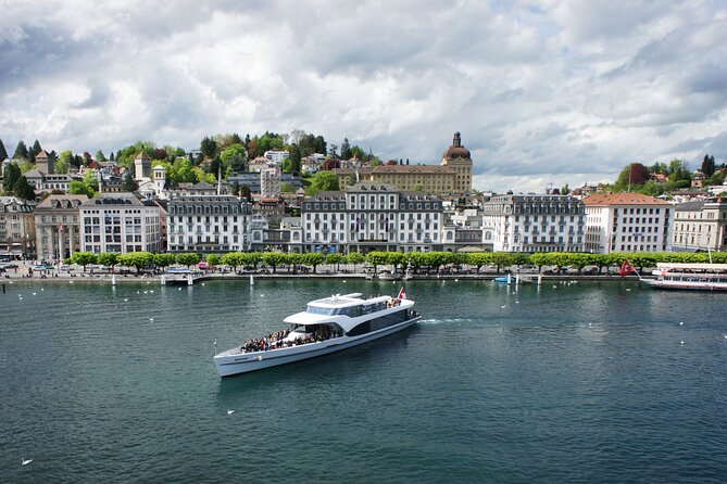 Lake Lucerne Panoramic Sightseeing Cruise - Choosing the best place to sit on the yacht