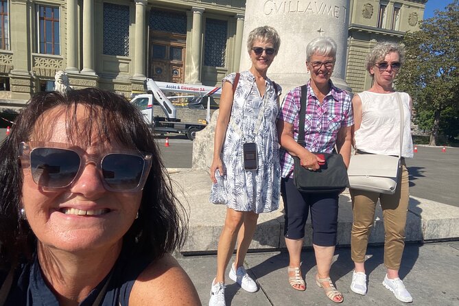 Lausanne (City Center) Scavenger Hunt and Sights Self-Guided Tour - Photo tasks for creative groups