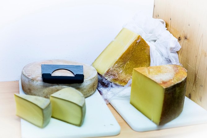 Lucerne CH Experience: Cheese, Chocolate, Chapel Bridge & Château - Up to Lucerne Castle for the view