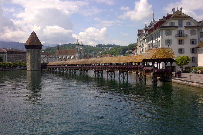 Lucerne small group walking tour and Lake Cruise from Basel - Schwanenplatz and St. Leodegar