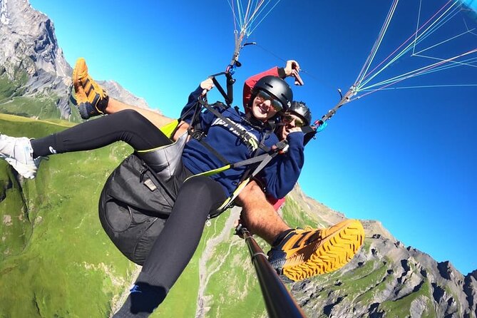 Mürren Lauterbrunnen: Paragliding Panorama Tandem Flights - Lauterbrunnen and the landing in Stechelberg