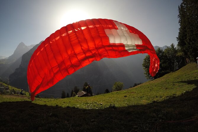 Mürren: Paragliding over the Lauterbrunnen Valley - Gliding Above the Lauterbrunnen U-Valley