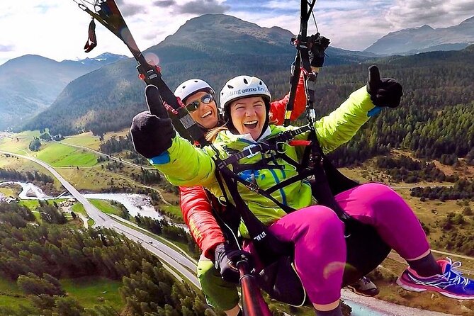 Paragliding Tandem Flights in Engadin - Meeting at Silvaplana Surlej and riding toward Corvatsch