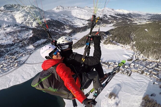 Paragliding Tandem Flights in Engadin - The safety briefing before takeoff