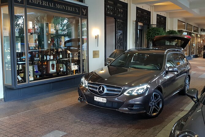 Private Arrival Transfer: from Zurich Airport to Sankt-Moritz - Finding your driver after baggage claim