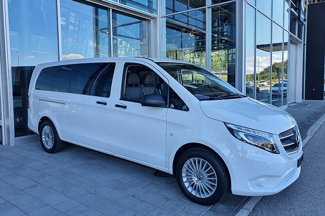 Private Arrival Transfer: from Zurich Airport to Zurich City - A smooth first step after Zurich Airport