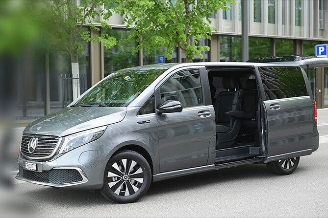 Private Arrival Transfer: from Zurich Airport to Zurich City - The short ride from the airport to Zurich City