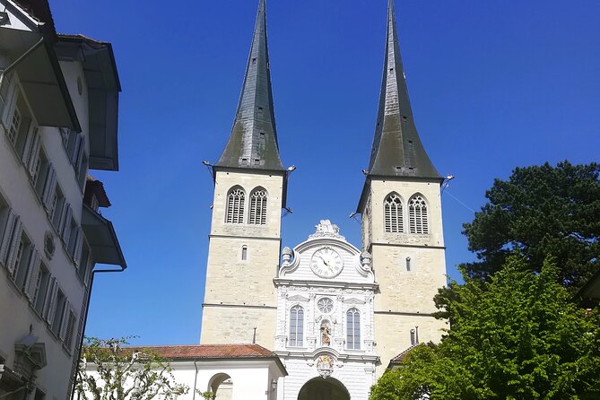 Private city tour in lucerne - Hirschenplatz and the Old Town pause