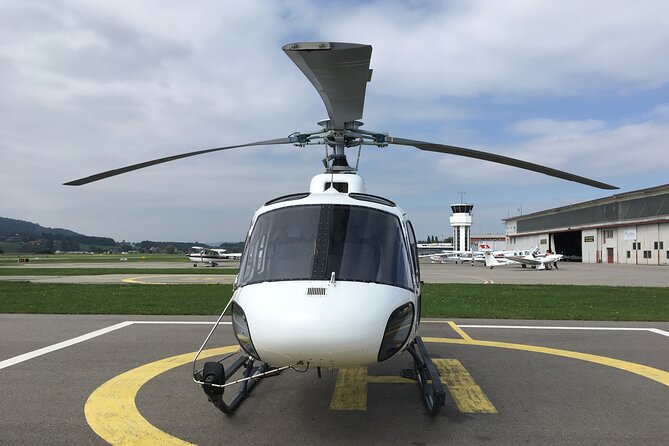 Private helicopter flight to Stockhorn mountain, with view to the Swiss Alps - Lake Thun from above