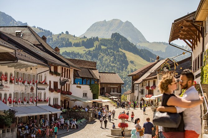Private Tour to Gruyères, Chocolate & Cheese Factory from Geneva - What the private guide adds to the day