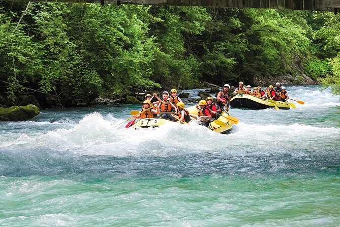 River Rafting Simme with OUTDOOR - Getting suited up before the current picks up