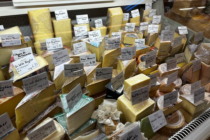 Swiss Cheese Tasting Experience | Basel - The host makes the short format work