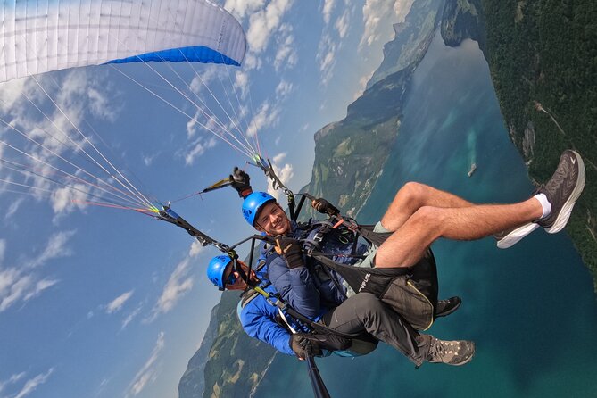 Tandem Paragliding Flight in the Lucerne Region - The short walk and the preflight briefing