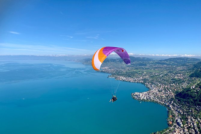 Tandy paragliding - In the air above Lake Geneva