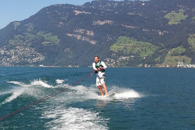 Wakeboarding Lake Zurich - afternoon ! - The equipment, safety, and comfort details