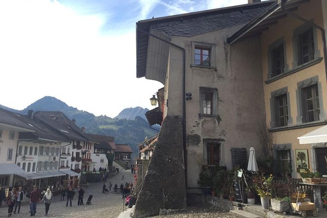 Winter Gruyères, chocolate & cheese tour from Lausanne - Practical pickup advice in Lausanne