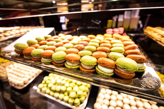 Zurich: Chocolate Tasting and Walking Tour with a Local - First stop: meeting Zurich through chocolate