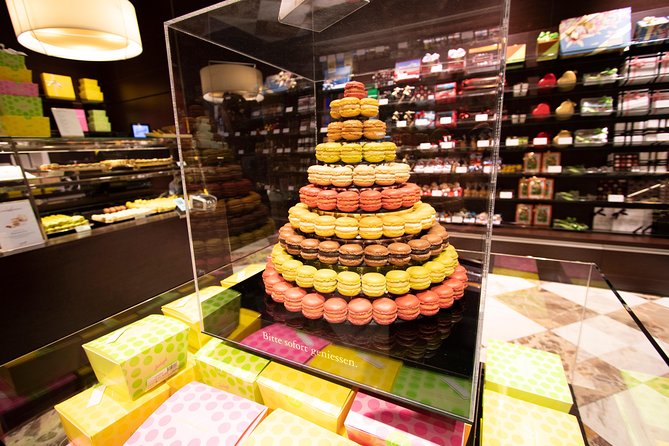 Zurich: Chocolate Tasting and Walking Tour with a Local - The hot drink adds a welcome pause